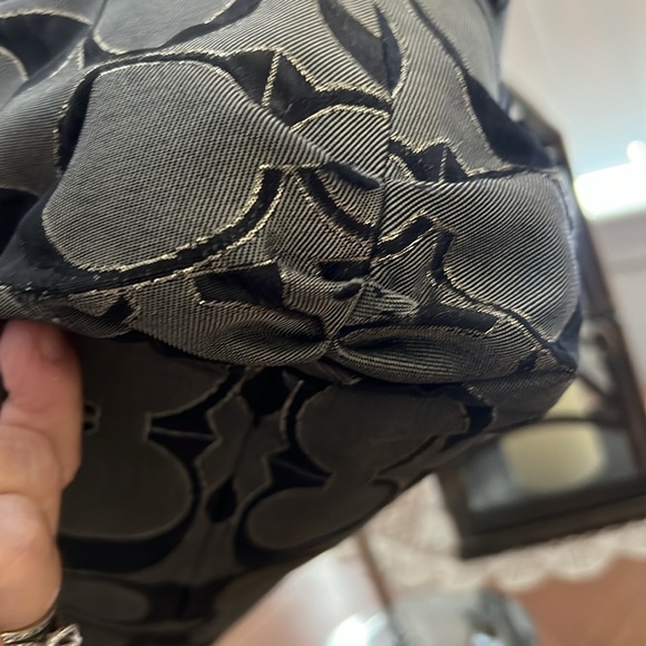 Coach Poppy large pop op zip close w/tag GUC - Picture 8 of 12